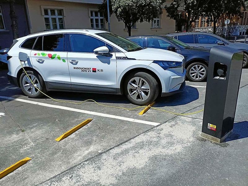 Nabíjecí stanice elektromobilů Praha 3 - Mahlerovy sady