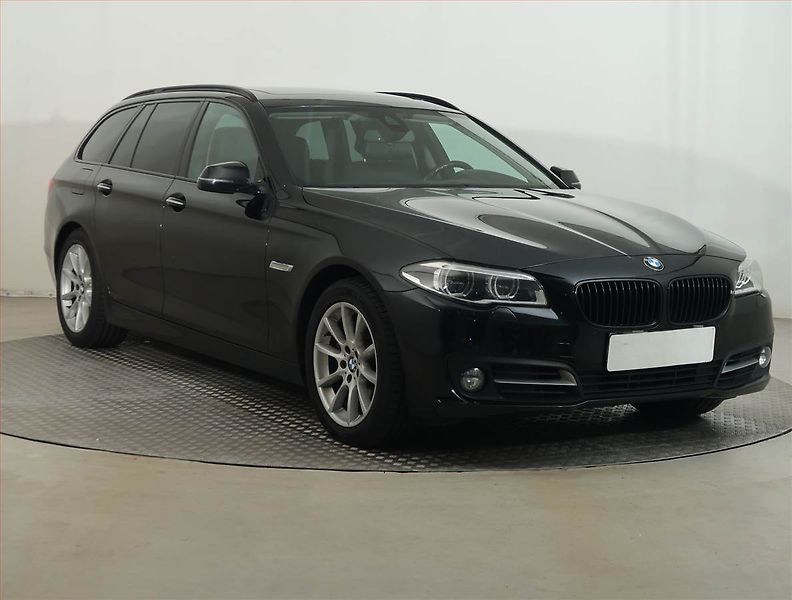 BMW Řada 5 (2014) 530d xDrive, 4X4, Automat - fotka 1 z 17