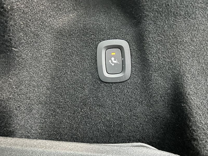 Volvo XC60 2.0 T6 4x4 Recharge PLUS Panor - fotka 13 z 28