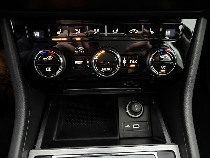 Škoda Superb 2,0 TDI 110kW Style DSG - fotka 40 z 42