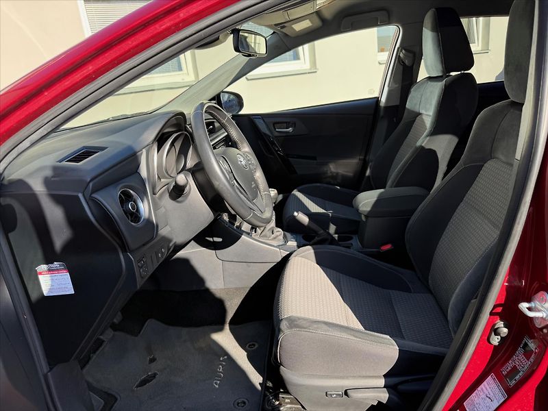 Toyota Auris 1,6 Selection - fotka 8 z 19