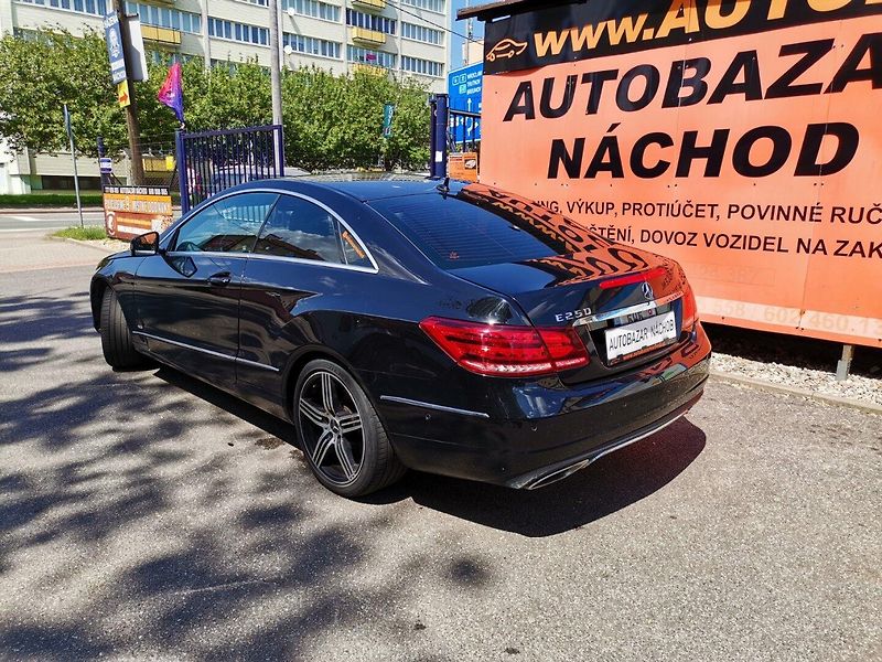 Mercedes-Benz Třídy E (2013) 2.0i Turbo 155kw 250 Sport LED - fotka 3 z 28
