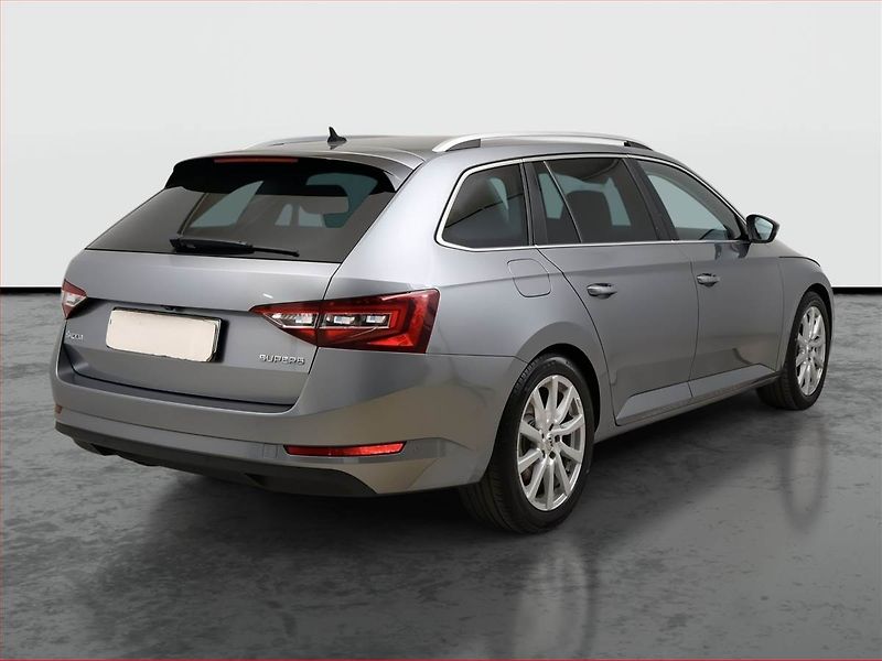 Škoda Superb (2017) 1.6 TDI, Kůže, Navi, Bi-Xenony - fotka 5 z 22