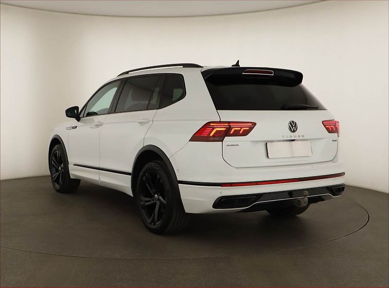 Volkswagen Tiguan Allspace (2022) 2.0 TDI - fotka 4 z 28