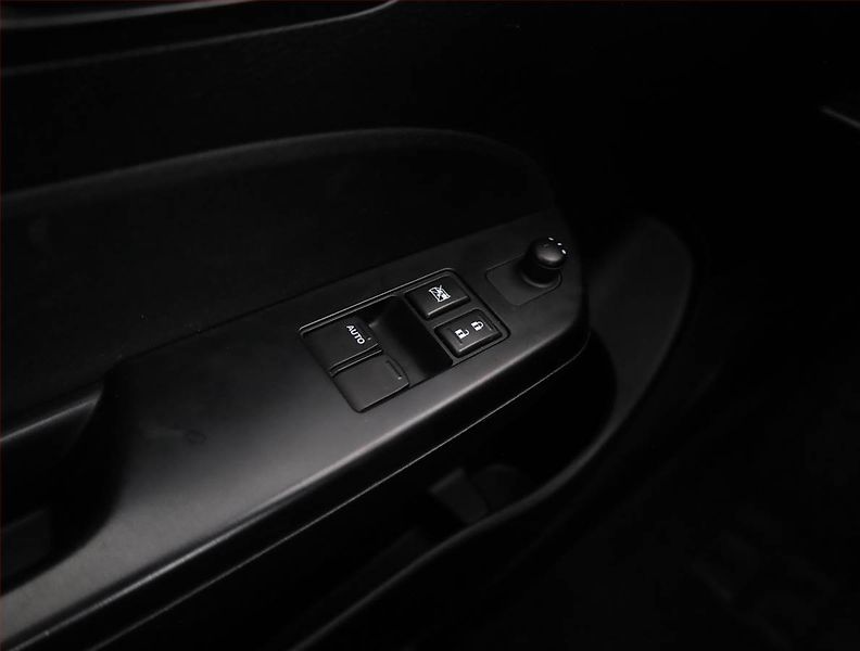Suzuki Swift (2015) 1.2 - fotka 13 z 15
