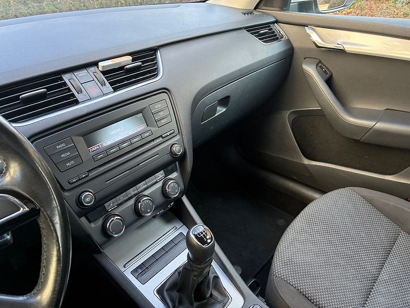Škoda Octavia 1.6 TDi 77 kW AMBITION - fotka 12 z 17