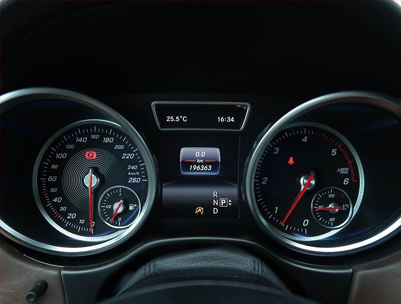 Mercedes-Benz GLS (2016) 350 d 4MATIC - fotka 11 z 30