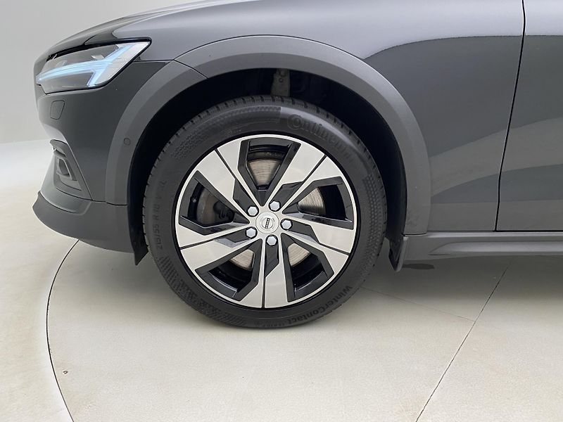 Volvo V60 CC B5 AWD MOMENTUM AUT - fotka 39 z 53