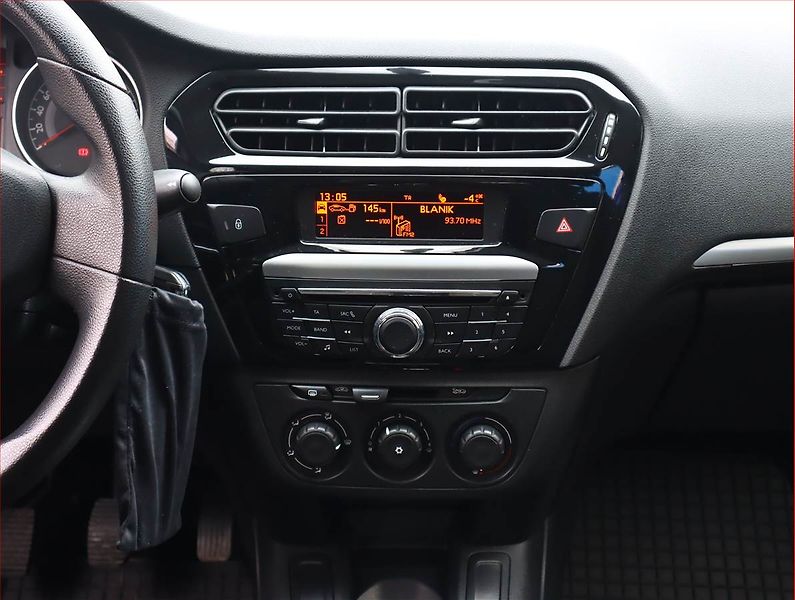 Peugeot 301 (2013) 1.2 VTi, Park. senzory - fotka 10 z 13