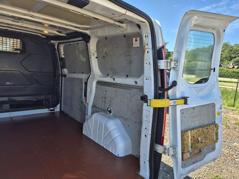 Ford Transit Custom (2013) 2.2Tdci 92Kw L1H1 klima - fotka 15 z 17