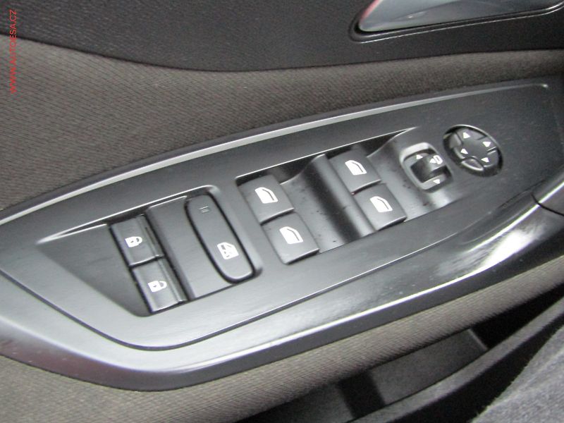 Peugeot 308 (2022) 1.2PT, 2.maj,ČR, Active - fotka 16 z 20