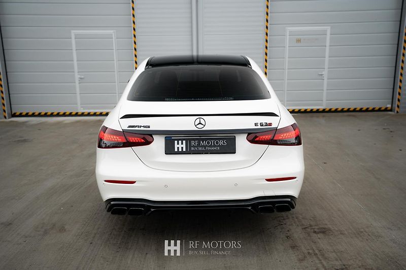 Mercedes-Benz Třídy E (2022) AMG E63 S 4MATIC 450kW - fotka 11 z 56