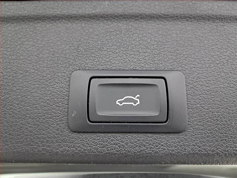 Audi A4 (2016) 2.0 TDI, Tempomat - fotka 16 z 23