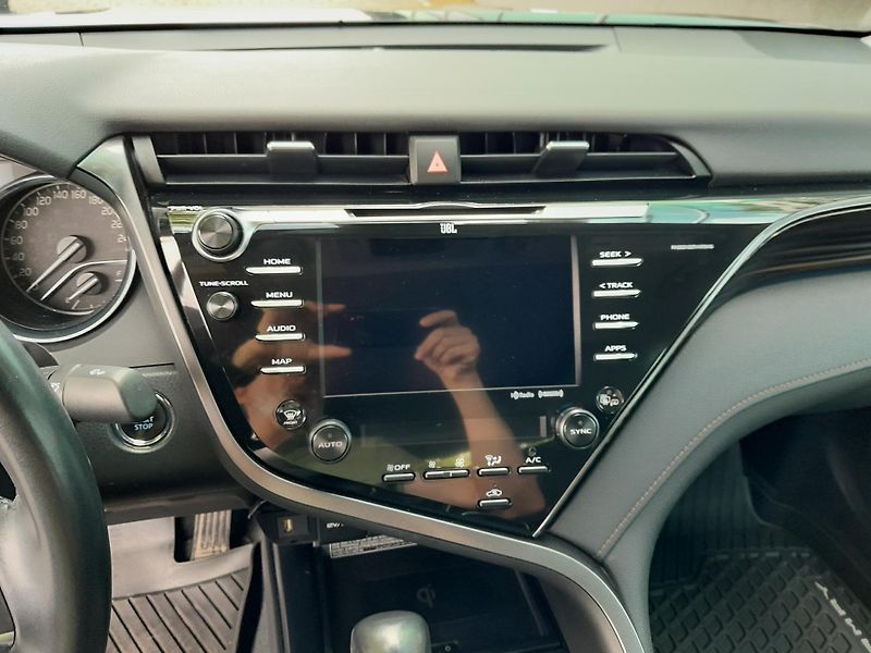 Toyota Camry (2020) XLE 3,6V6 1.maj. ČR  - fotka 25 z 41
