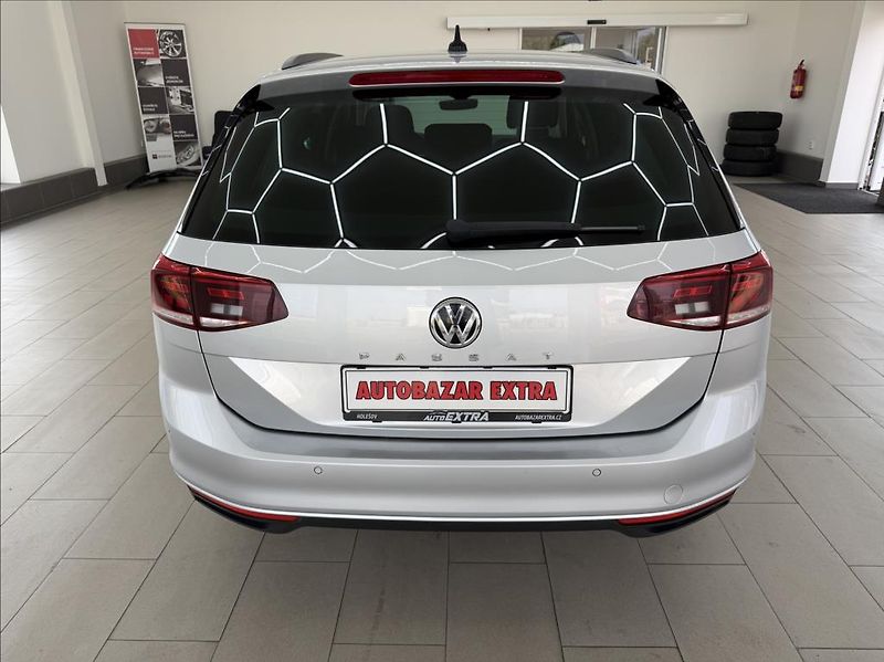 Volkswagen Passat 2,0 TSI, LED, DSG, MirrorLink - fotka 4 z 33