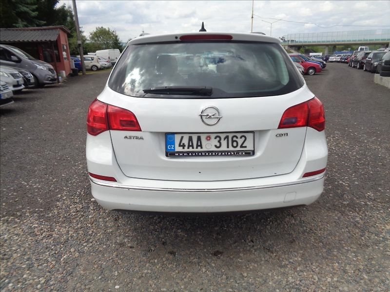 Opel Astra 1,7 - fotka 6 z 17