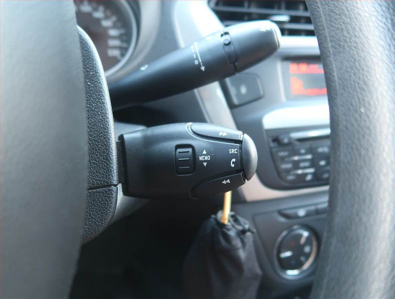 Citroën C-Elysée (2014) 1.2 VTi, Tempomat - fotka 17 z 17