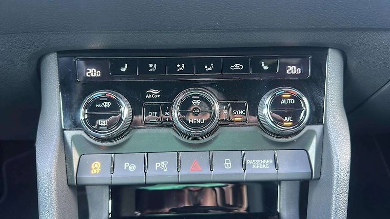 Škoda Karoq Sportline 2,0 TSI 140kW DSG7 4 - fotka 17 z 32