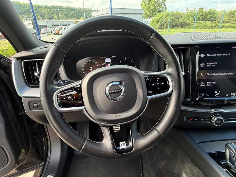 Volvo XC60 2,0 - fotka 32 z 62