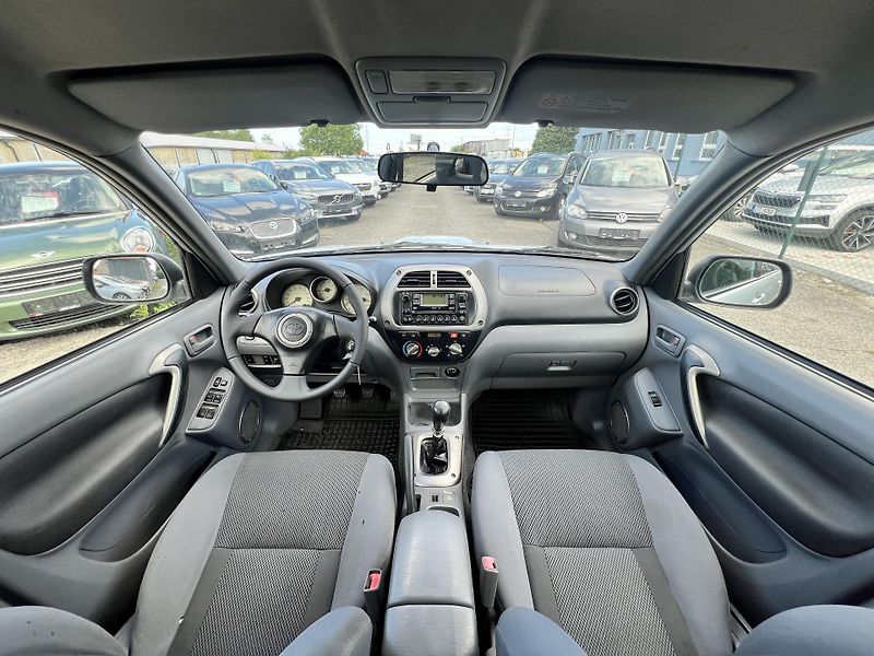 Toyota RAV4 2.0 D-4D 4x4 KLIMATIZACE ALU  - fotka 14 z 33