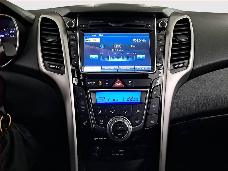 Hyundai i30 (2016) 1.6 CRDi, Automat, po STK - fotka 12 z 21