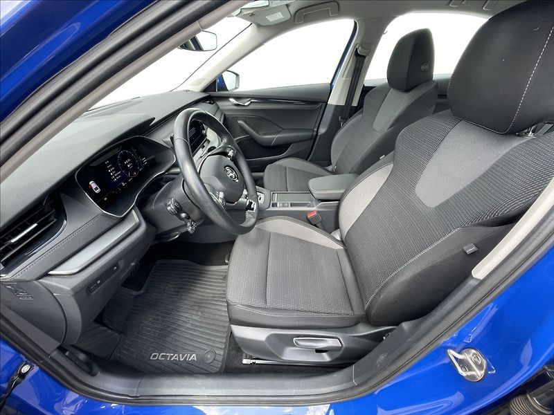 Škoda Octavia 2,0 TDI DSG Ambition ACC+TAŽNÉ - fotka 4 z 21