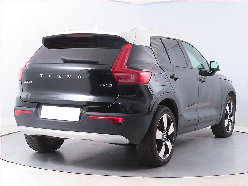 Volvo XC40 (2018) D4 AWD - fotka 5 z 20