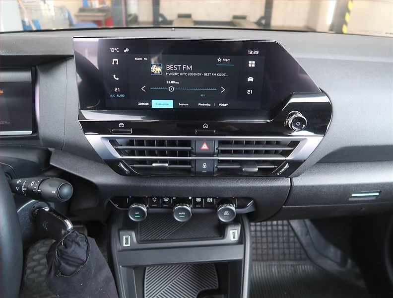 Citroën C4 (2023) Feel 1.2 PureTech, Automat - fotka 12 z 18