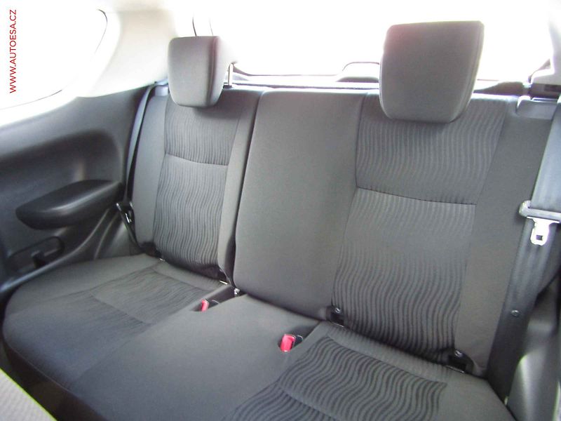 Suzuki Swift (2011) 1.2i - fotka 10 z 15