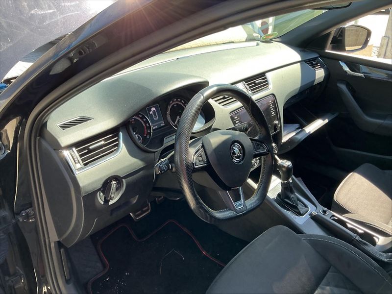 Škoda Octavia RS 2,0 TDI 135kW DSG LED 1.Maj - fotka 6 z 10