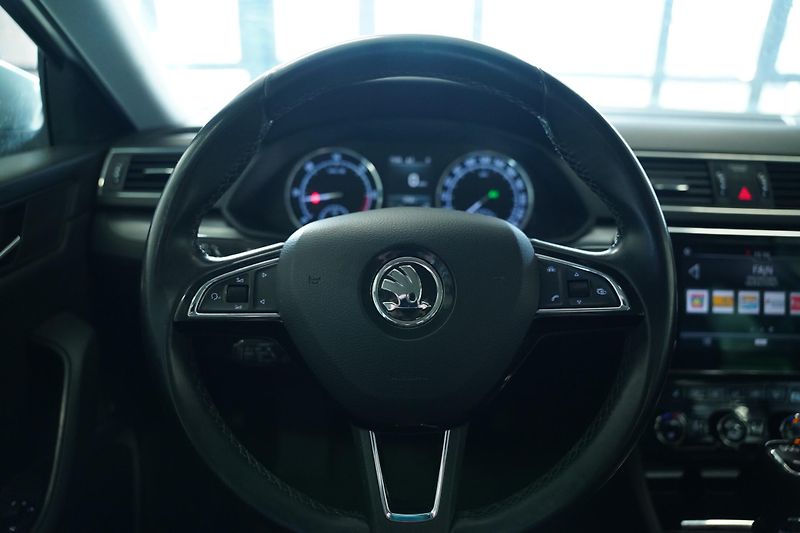 Škoda Superb - fotka 15 z 25