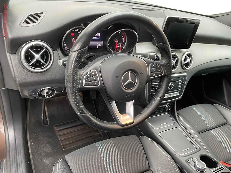 Mercedes-Benz CLA (2017) 1.6T 200, AT, LED, navi - fotka 12 z 18