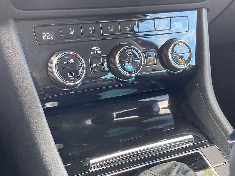Škoda Superb (2023) Combi 2.0 TDI 4x4 DSG L&K - fotka 13 z 44