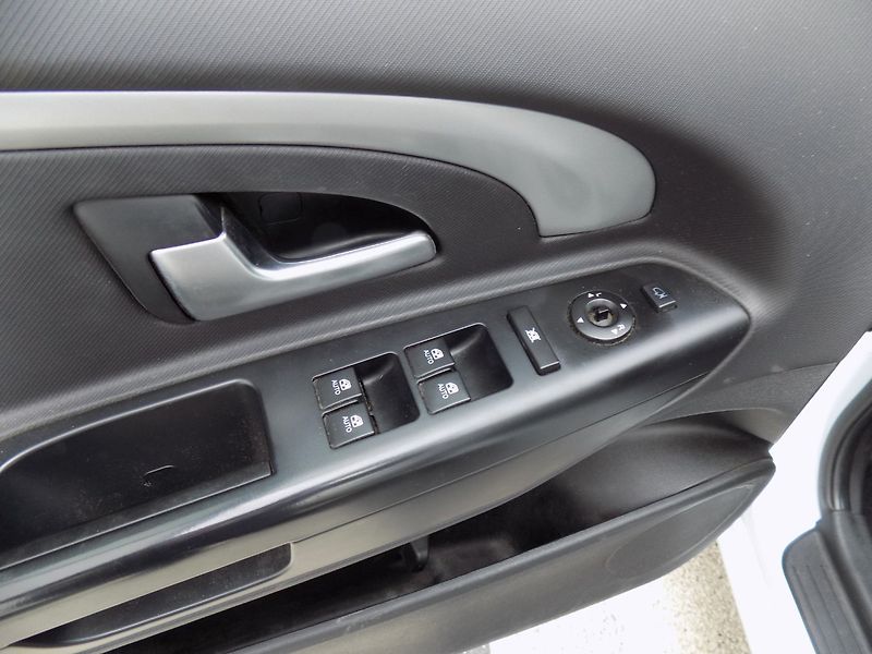 Kia Ceed (2012) 1.6GDi/2.Maj.ČR/Klimatizace/ - fotka 21 z 34