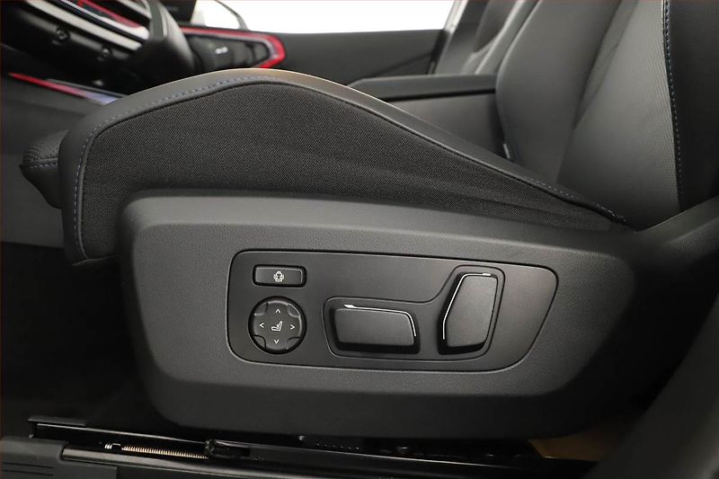 BMW X3 (2025) 20 xDrive, 360°, HUD, Tažné - fotka 28 z 31
