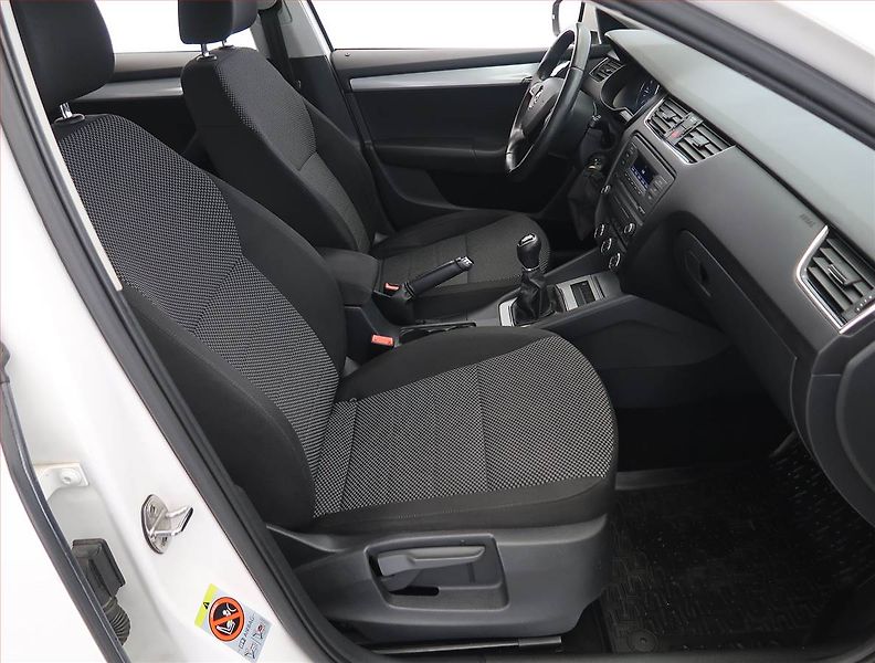 Škoda Octavia (2013) 1.6 TDI, Tempomat - fotka 9 z 17