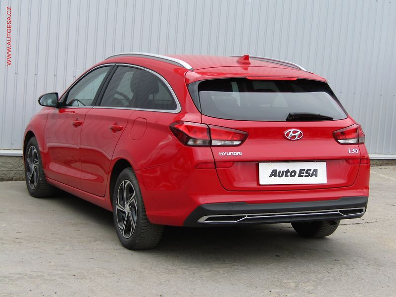 Hyundai i30 (2023) 1.0 T-GDi, ČR, Smart, LED - fotka 6 z 17