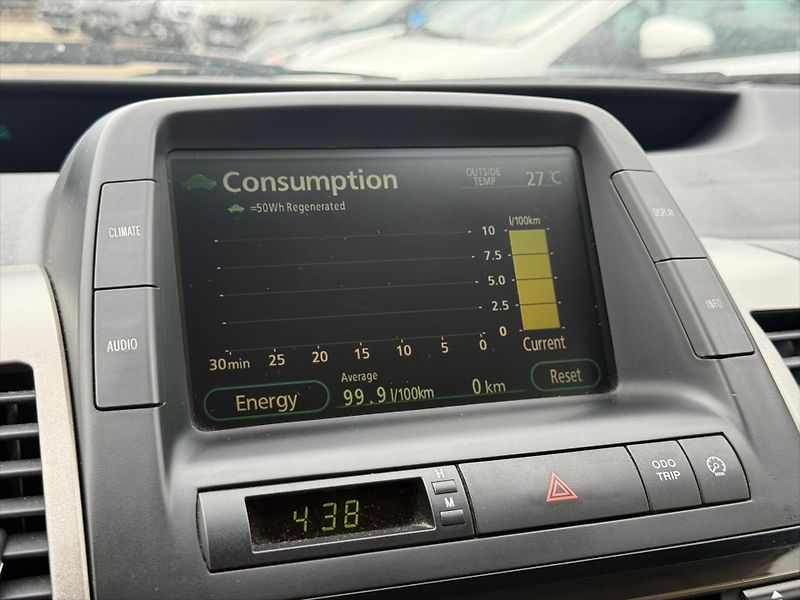 Toyota Prius 1,5 ÚPRAVA ZTP-RUČNÍ OVLÁDÁNÍ - fotka 13 z 15