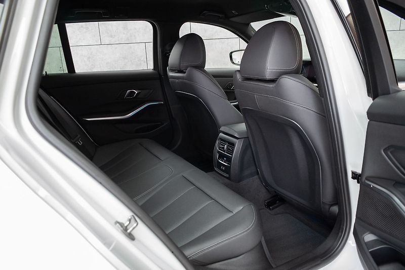 BMW Řada 3 320d xD ///M*ZÁRUKA*TAŽNÉ*ČR 1 - fotka 14 z 46