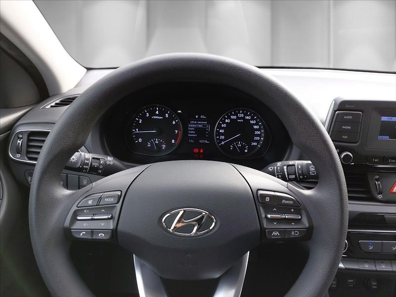 Hyundai i30 1,5   1.5 Start Plus - fotka 15 z 22