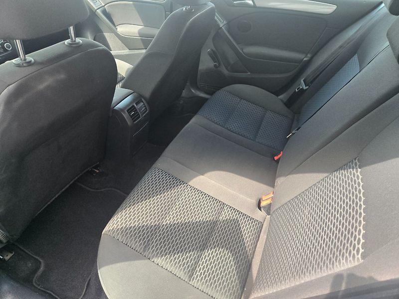 Volkswagen Golf (2011) 1.2 TSI - fotka 12 z 18
