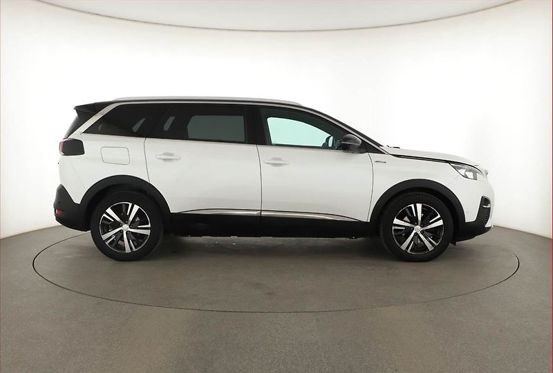 Peugeot 5008 (2019) GT Line 1.5 BlueHDi, 7 míst - fotka 6 z 17