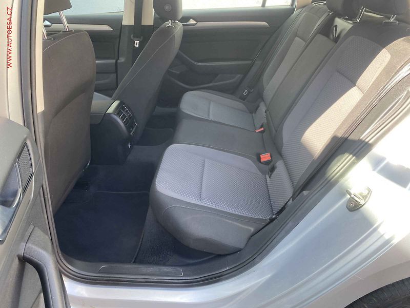 Volkswagen Passat (2017) 1.6 TDi, AAC, tempo - fotka 10 z 16