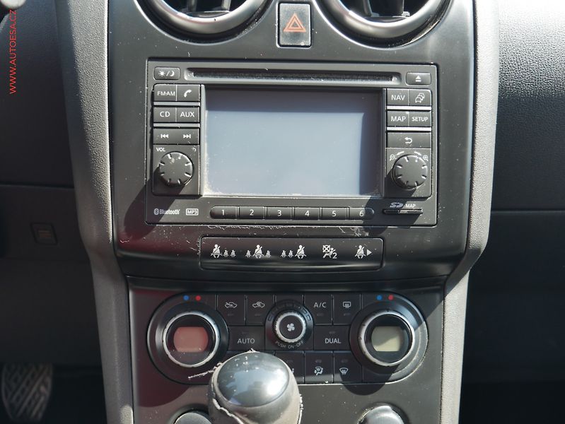 Nissan Qashqai (2010) 2.0 DCI +2, ČR, AC, TZ, navi - fotka 11 z 19