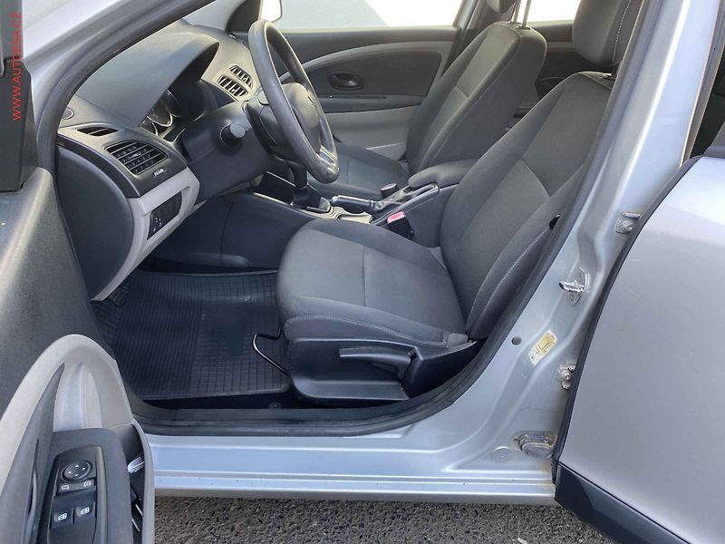 Renault Mégane (2010) 1.6 16V, ČR, AC, temp - fotka 9 z 14