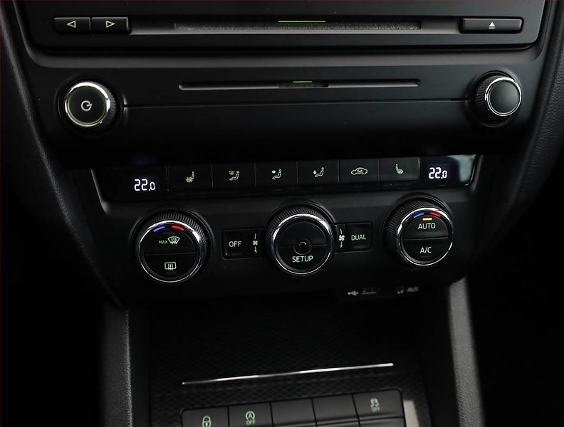Škoda Octavia (2014) RS 2.0 TDI, Automat, Xenony - fotka 13 z 18
