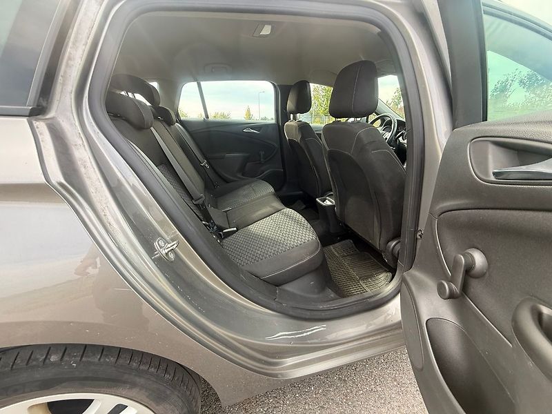 Opel Astra SPORTS TOURER 1,6 TDI 54000KM - fotka 13 z 17