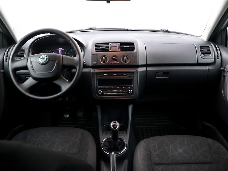 Škoda Fabia 1,2 TSI 63kW Ambition Klima - fotka 27 z 35