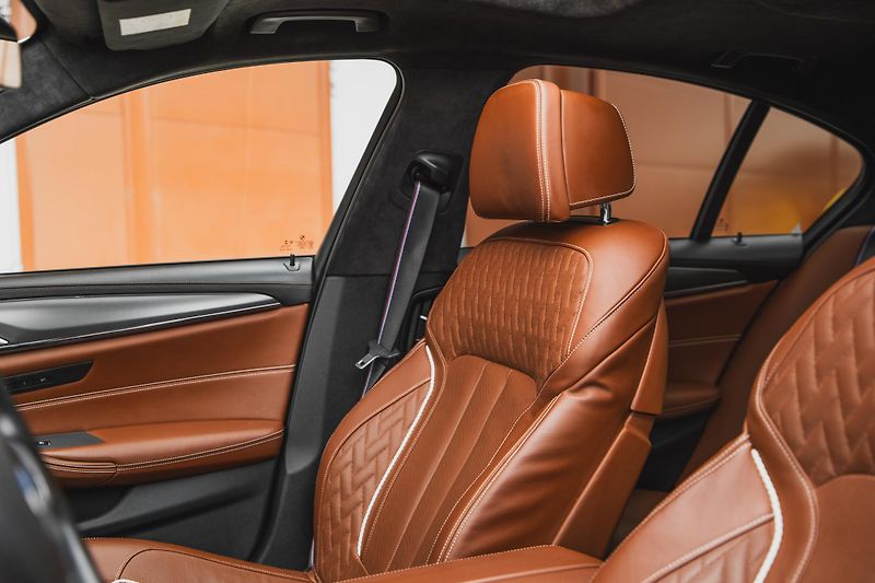 BMW Řada 5 (2020) M550i xdrive - fotka 18 z 19
