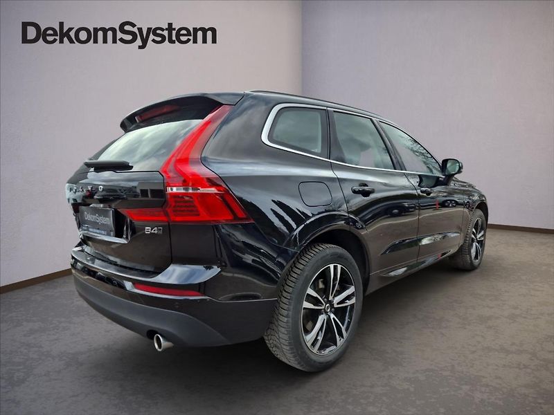 Volvo XC60 2,0 B4 AWD MOMENTUM+ - fotka 3 z 18